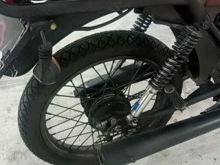 SHINERAY XY125-6A CBS Pneu traseiro dir.