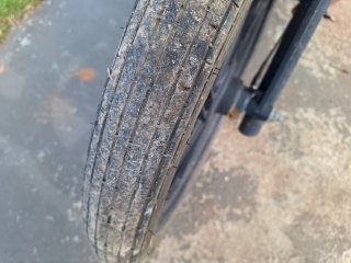 SHINERAY XY125-6A Pneu dianteiro dir.