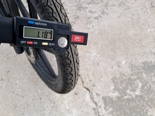 SHINERAY XY125-6A  Pneu dianteiro esq.