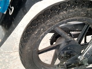 SHINERAY XY125-6A  Pneu traseiro dir.