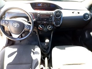 TOYOTA ETIOS HB XS 15 MT Painel completo