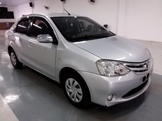 TOYOTA ETIOS SD XLS 1.5 4p Frente Passageiro