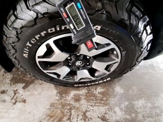 TOYOTA HILUX SWSRXA4FD Pneu dianteiro dir.
