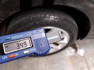 VOLKSWAGEN JETTA CL AF Pneu traseiro dir.