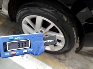 VOLKSWAGEN JETTA CL AF Pneu traseiro esq.