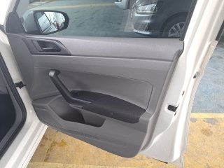 VOLKSWAGEN POLO 1.6 MSI TOTAL FLEX MANUAL Porta e interior passageiro