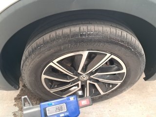 VOLKSWAGEN T CROSS TSI AD Pneu dianteiro dir.