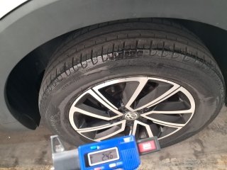 VOLKSWAGEN T CROSS TSI AD Pneu traseiro esq.