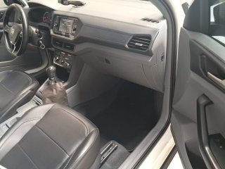 VOLKSWAGEN T CROSS TSI AD Porta e interior passageiro