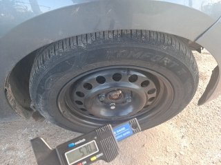 VOLKSWAGEN UP MOVE MDV Pneu dianteiro dir.