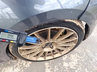 VOLKSWAGEN UP MOVE MDV Pneu dianteiro dir.