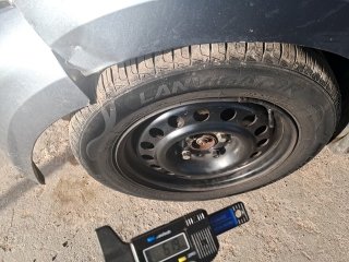 VOLKSWAGEN UP MOVE MDV Pneu dianteiro esq.