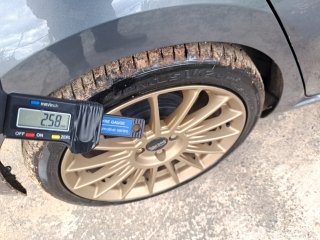 VOLKSWAGEN UP MOVE MDV Pneu traseiro dir.