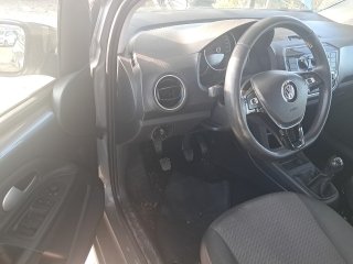 VOLKSWAGEN UP MOVE MDV Porta e interior motorista
