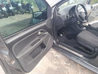 VOLKSWAGEN UP MOVE MDV Porta e interior motorista