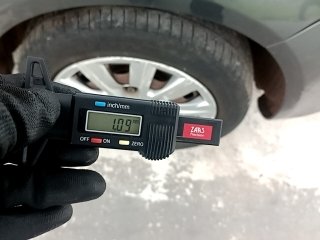 VW FOX 1.0 GII Pneu dianteiro dir.