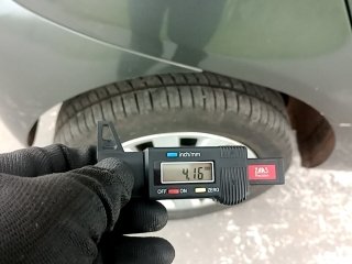 VW FOX 1.0 GII Pneu traseiro dir.