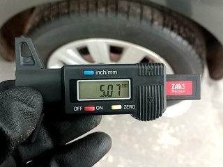 VW FOX 1.0 GII Pneu traseiro esq.