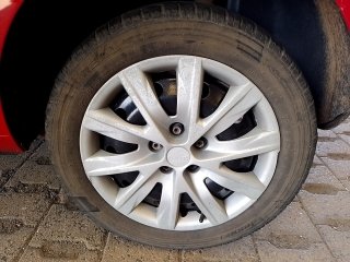 VW FOX 1.0 Pneu traseiro esq.