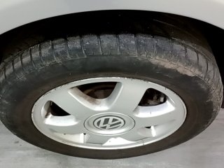VW FOX 1.6 PLUS Pneu dianteiro dir.
