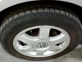 VW FOX 1.6 PLUS Pneu dianteiro esq.