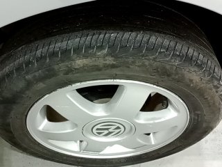 VW FOX 1.6 PLUS Pneu traseiro esq.