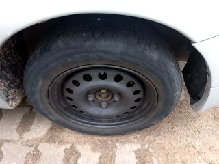 VW GOL 1.0 GIV Pneu dianteiro dir.