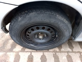 VW GOL 1.0 GIV Pneu traseiro dir.