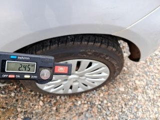 VW GOL 1.0 Pneu traseiro esq.