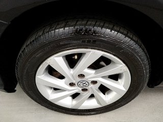 VW GOL 1.0L MC5 Pneu dianteiro esq.