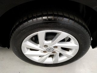 VW GOL 1.0L MC5 Pneu traseiro esq.