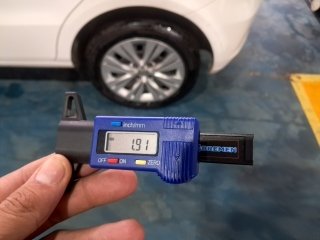 VW GOL 1.6L MB5 Pneu dianteiro dir.