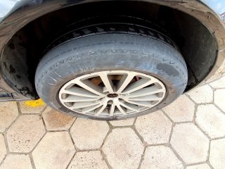 VW GOLF 1.6 SPORTLINE Pneu dianteiro dir.