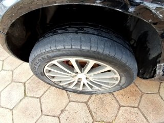 VW GOLF 1.6 SPORTLINE Pneu traseiro dir.