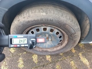 VW NOVA SAVEIRO TL MBVS Pneu dianteiro esq.