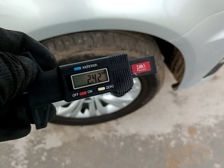 VW NOVO GOL TL MCV Pneu dianteiro dir.