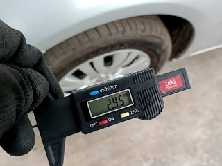 VW NOVO GOL TL MCV Pneu dianteiro esq.