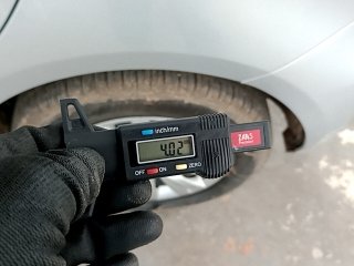 VW NOVO GOL TL MCV Pneu traseiro esq.