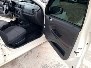 VW NOVO VOYAGE 1.6 Porta e interior passageiro