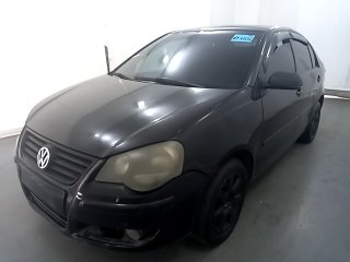 Volkswagen Polo Sedan 2010 em leilão