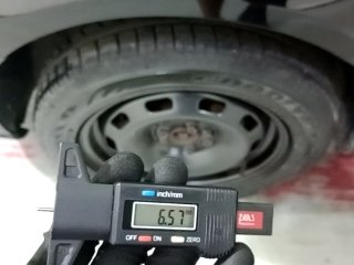 VW POLO SEDAN 1.6 Pneu dianteiro esq.