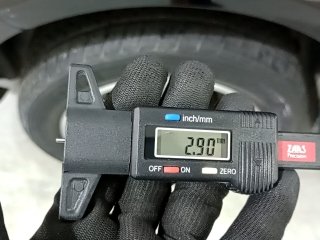 VW POLO SEDAN 1.6 Pneu traseiro dir.