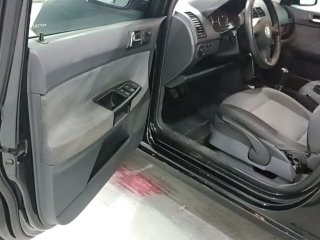 VW POLO SEDAN 1.6 Porta e interior motorista