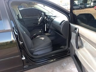 VW POLO SEDAN 1.6 Porta e interior passageiro