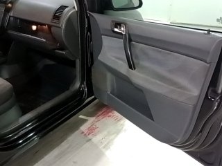 VW POLO SEDAN 1.6 Porta e interior passageiro