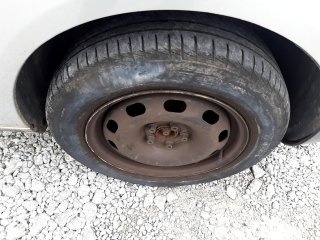 VW SPACEFOX  Pneu dianteiro dir.