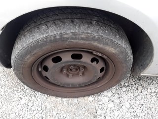 VW SPACEFOX  Pneu dianteiro esq.