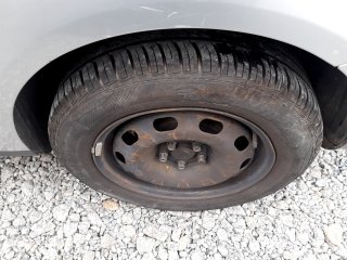 VW SPACEFOX  Pneu traseiro esq.