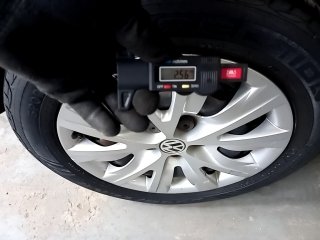 VW SPACEFOX TREND GII Pneu traseiro dir.
