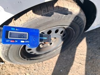 VW UP MOVE SCV Pneu dianteiro esq.